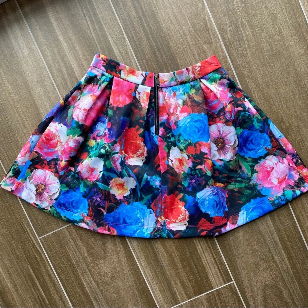 🆕Express Skirt - Picture 2 of 4